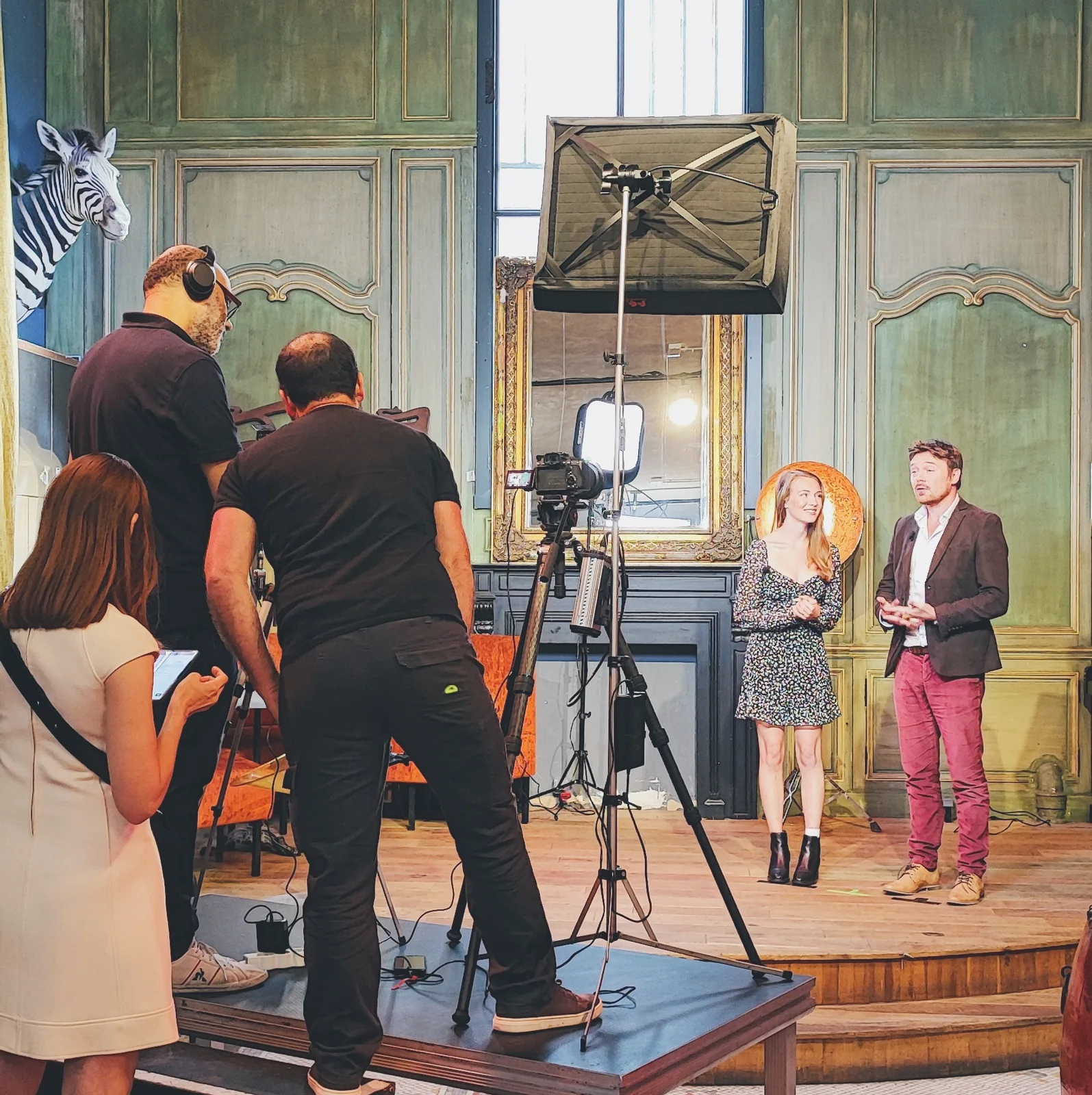 Greg Blondin sur un plateau interview